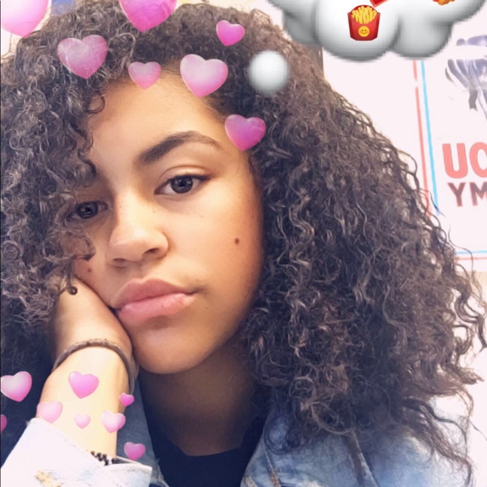 Meet your Posher, Amaris